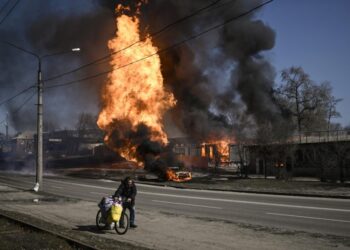 Rusia ataca instalaciones ferroviarias en Ucrania; hay al menos 5 muertos