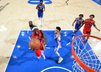 Raptors se mantienen con vida ante Sixers