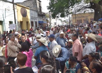 Llama Américo Villarreal en Ocampo al voto masivo “para que no nos hagan trampa”