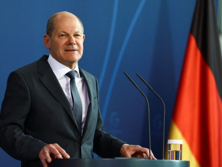 Alemania da giro y anuncia envío de tanques a Ucrania