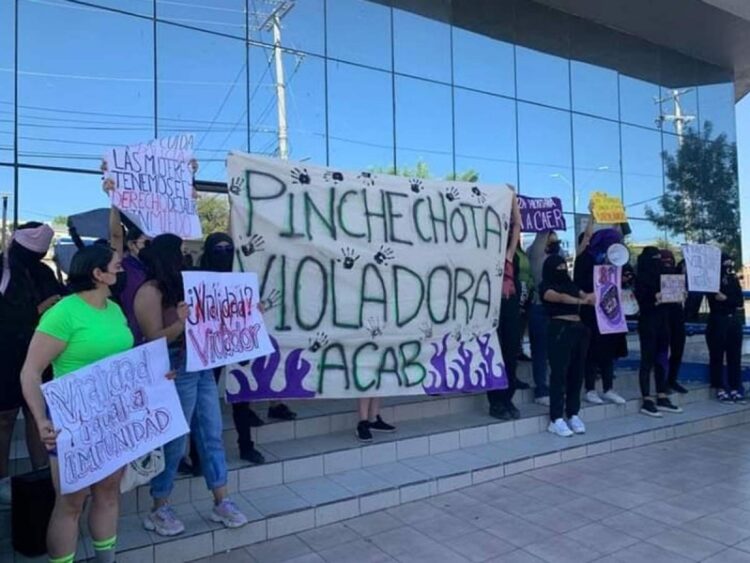 Cae policía señalado por violación en Chihuahua; investigan a otros 25