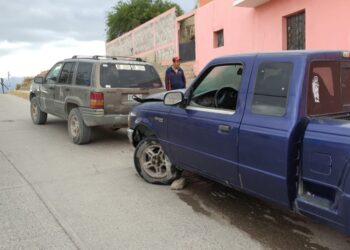 Camioneta se incendia en Tula