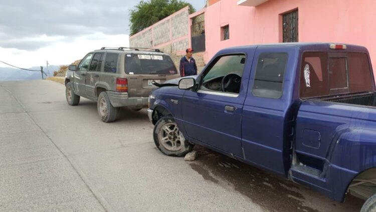 Camioneta se incendia en Tula
