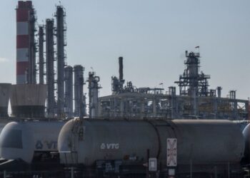 Rusia suspende suministro de gas a Polonia y Bulgaria