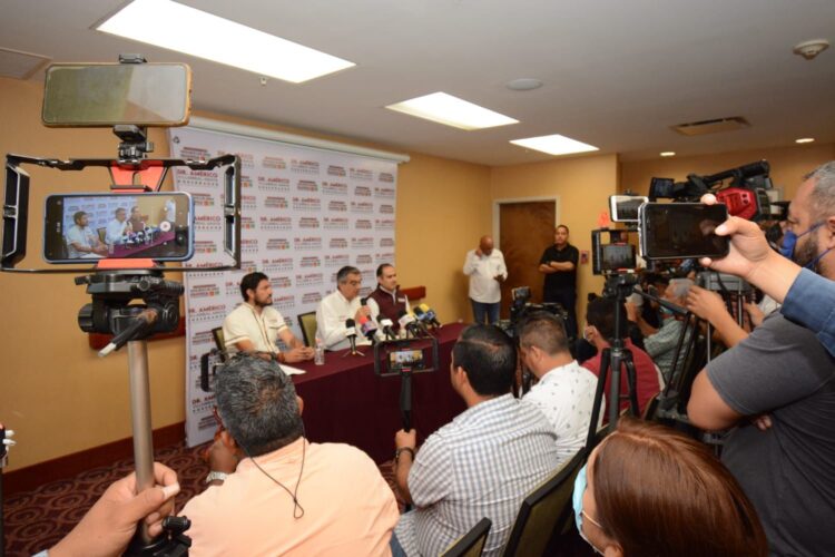 Denuncia Américo Villarreal presiones contra la burocracia estatal; “respetaré sus derechos”, les dice.