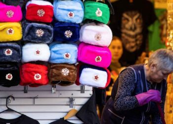 Van más de 200 detenidos rusos en protestas contra guerra en Ucrania