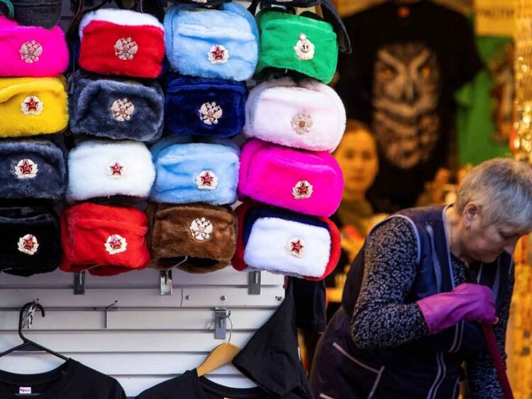 Van más de 200 detenidos rusos en protestas contra guerra en Ucrania