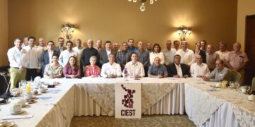 Para detonar el desarrollo, necesitamos ir de la mano de los empresarios: Américo