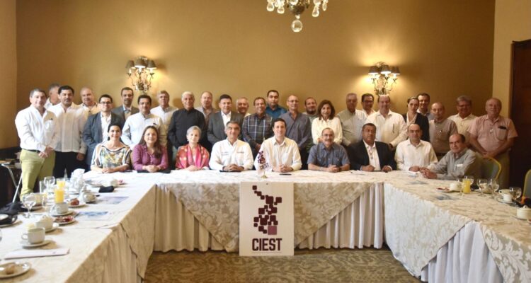 Para detonar el desarrollo, necesitamos ir de la mano de los empresarios: Américo