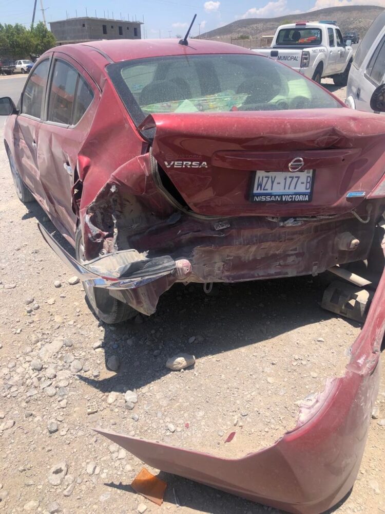 Dos lesionados en aparatoso choque en Tula