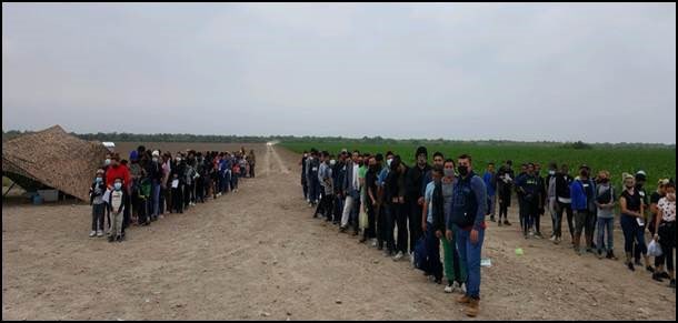 Detienen a otros 400 migrantes y confiscan droga