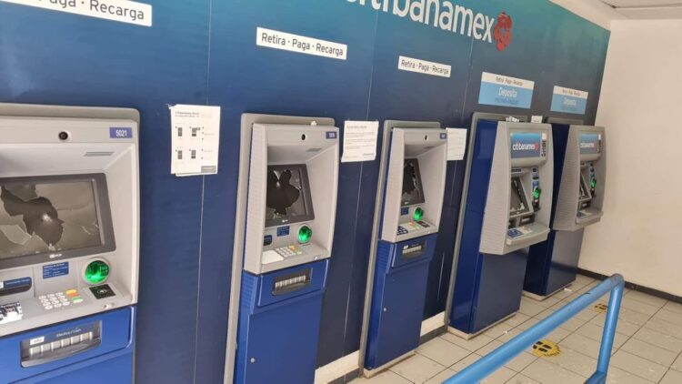  Vandalizan cajeros de sucursal centro de Banamex en Victoria