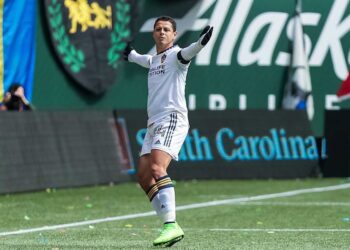 ‘Chicharito’ brilla con doblete en triunfo del Galaxy