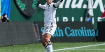 ‘Chicharito’ brilla con doblete en triunfo del Galaxy