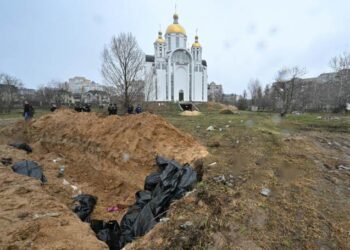 Ucrania halla 410 cadáveres en región de Kiev; ONU ve posibles crímenes de guerra