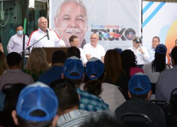 Sostiene César Verástegui diálogo con jóvenes universitarios reynosenses