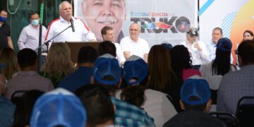 Sostiene César Verástegui diálogo con jóvenes universitarios reynosenses