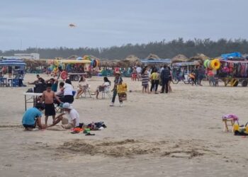 Acuden 69 mil paseantes a playa Miramar el fin de semana