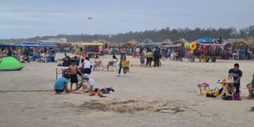 Acuden 69 mil paseantes a playa Miramar el fin de semana