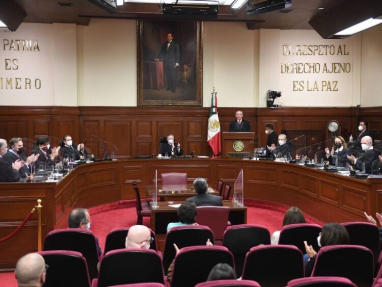 Corte declara inconstitucional prohibir trabajar 10 años a exfuncionarios
