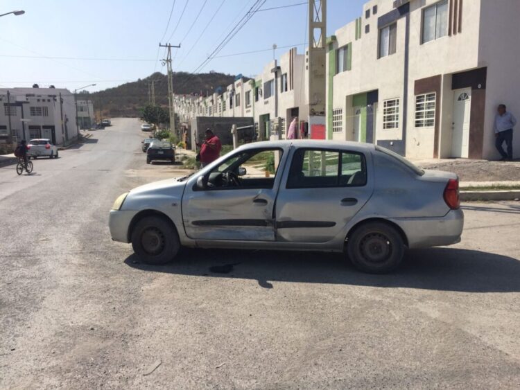 Matrimonio herido en aparatoso choque citadino