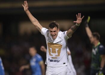 Pumas pega primero, pero deja vivo a Cruz Azul