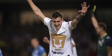 Pumas pega primero, pero deja vivo a Cruz Azul