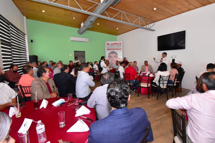 Convoca Américo Villarreal a constructores de Nuevo Laredo a edificar un nuevo Tamaulipas