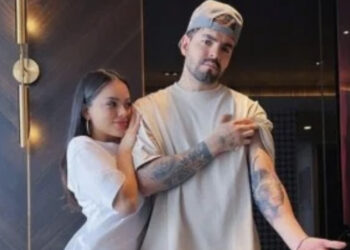 Adriano Zendejas se tatúa el rostro de su hermana Samadhi en el brazo