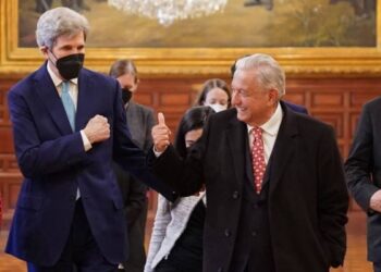 AMLO y John Kerry se reúnen en Palacio Nacional