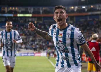 Pachuca derrota 2-1 a Tigres y le arrebata el liderato