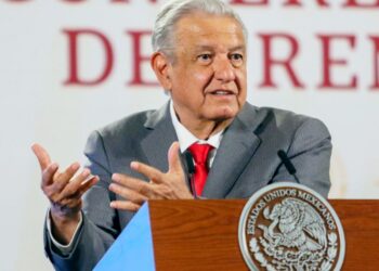 Abre López Obrador reforma eléctrica a la oposición