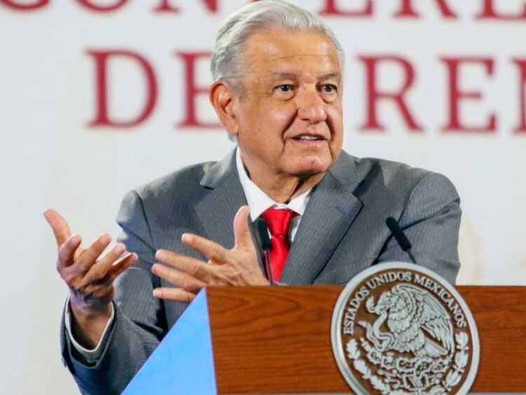 Abre López Obrador reforma eléctrica a la oposición