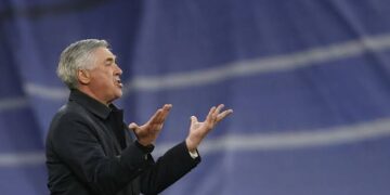 Carlo Ancelotti sigue con COVID-19