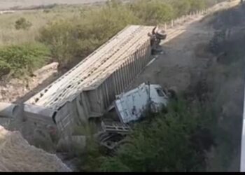 Muere trailero al caer a voladero en ruta Victoria-San Luis Potosí