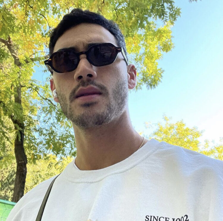 Alejandro Speitzer ignora a sus fans