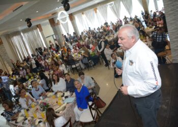Al grito de “Gobernador, Gobernador” mujeres  dan su respaldo a César Verástegui
