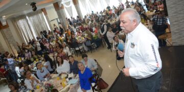 Al grito de “Gobernador, Gobernador” mujeres  dan su respaldo a César Verástegui