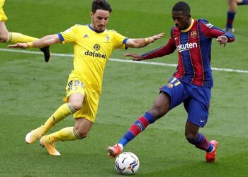 El Cádiz respira y vence al Barcelona