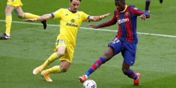 El Cádiz respira y vence al Barcelona