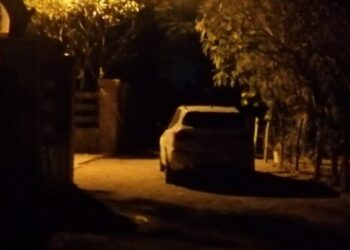 Hallan cadáver dentro de camioneta BMW en un poblado de sinaloa