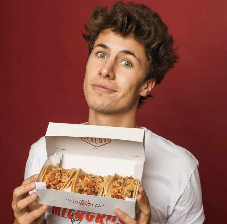 Juanpa Zurita es tendencia por Tacos de $130 pesos
