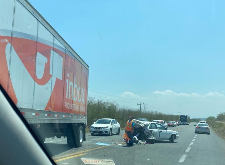 Precaución choque por alcance en carretera Victoria-Monterrey km 100