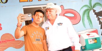 Muestran apoyo a Cesar Verastegui