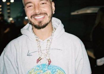 Critican presentación de J Balvin en los Grammy.