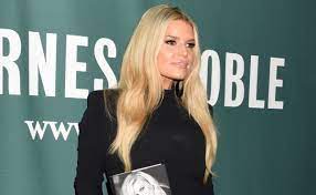 Jessica Simpson comparte como recuperó su figura