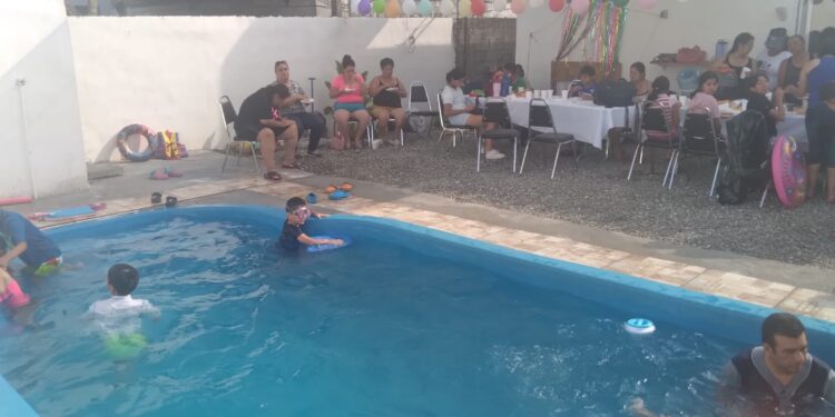 Lleva Lalo Gattás alegría a niños del Club Sin Límites