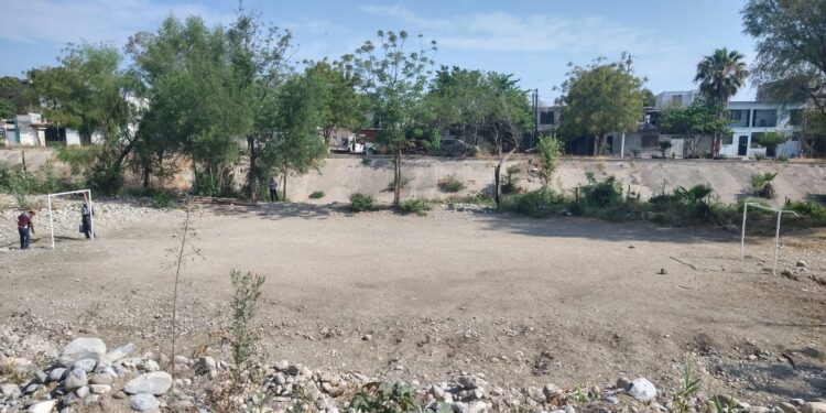 Favorece Lalo Gattás a niños futbolistas