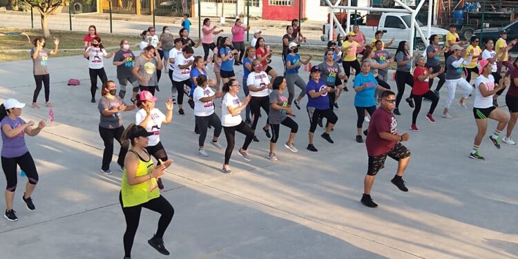 Celebra IV Aniversario grupo de activación física en Tamaul Las Brisas