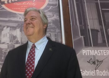 Tras 15 años como alcalde de Harlingen, Boswell pierde reelección.